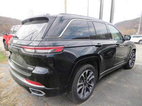 Used 2023 Jeep Grand Cherokee Overland w/ Adv Protech Group III image 6