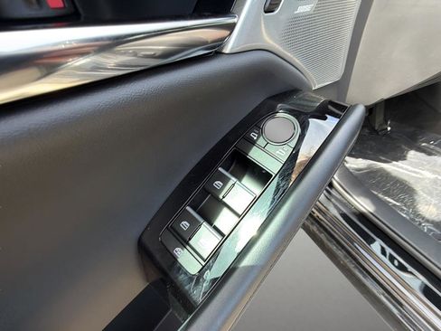 New 2026 MAZDA MAZDA3 Hatchback w/Premium Plus Pkg image 11