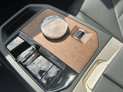 Used 2026 BMW iX xDrive45 w/ Executive Package image 17