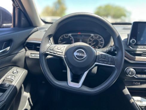 Used 2024 Nissan Altima 2.5 SV FWD image 17