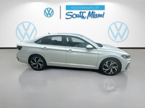 Used 2025 Volkswagen Jetta SEL FWD image 8