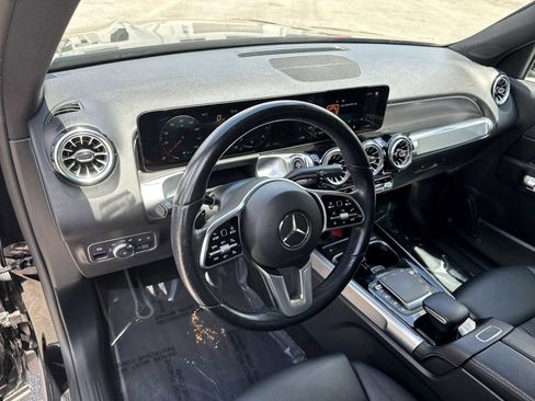 Used 2022 Mercedes-Benz GLB 250 image 2