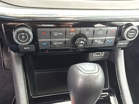 Used 2022 Jeep Compass Limited w/ Sun and Sound Group image 21