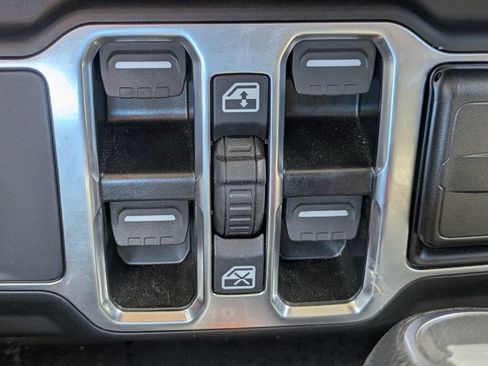 Used 2025 Jeep Wrangler Unlimited Sahara w/ Safety Group AWD/4WD image 25