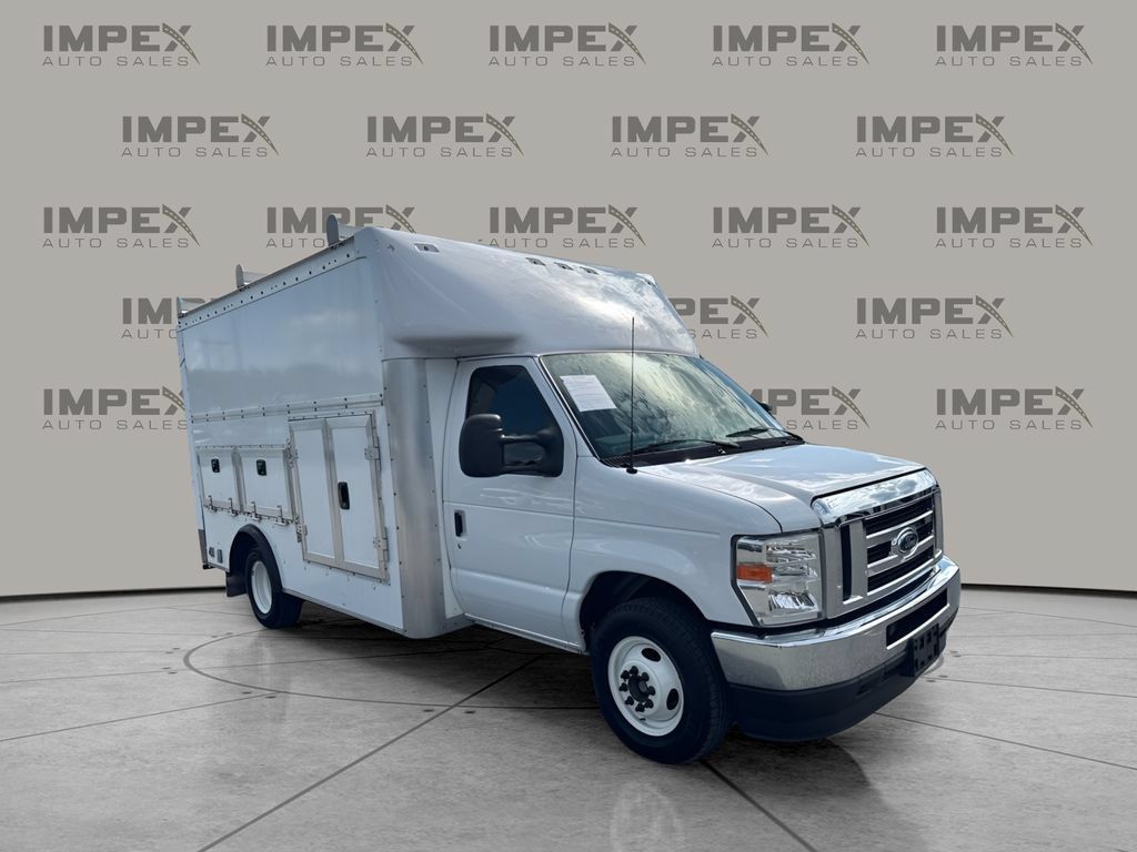 Used 2024 Ford E-350 and Econoline 350 Super Duty w/ Power Windows & Locks Group RWD image 7