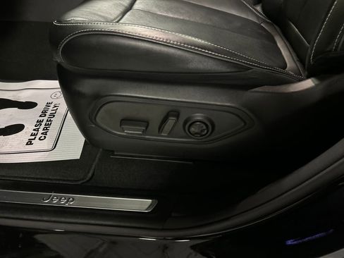 Used 2024 Jeep Grand Cherokee Overland image 13