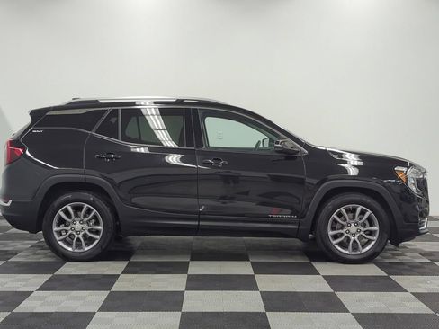 Used 2022 GMC Terrain SLT w/ Tech Package FWD image 8