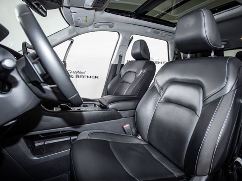 Used 2023 Nissan Pathfinder SL w/ SL Premium Package FWD image 14