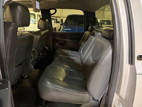 Used 2006 Chevrolet Silverado 2500 LT w/ Heavy-Duty Power Package AWD/4WD image 38