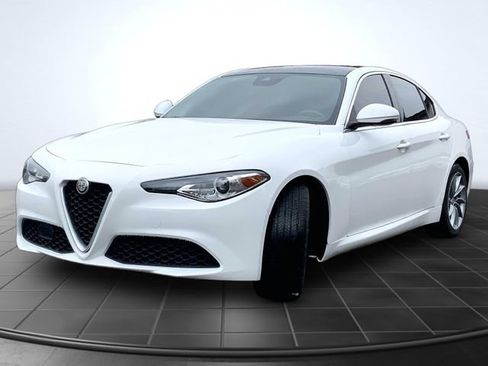 Used 2021 Alfa Romeo Giulia Sprint w/ Sun & Sound Package AWD/4WD image 4