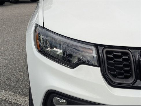 New 2026 Jeep Compass Latitude image 10