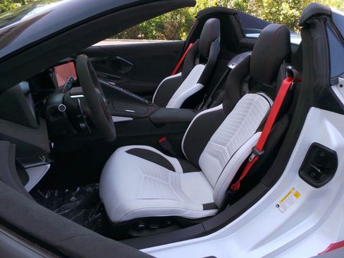 Used 2023 Chevrolet Corvette Stingray Premium Conv w/ Z51 Performance Package RWD image 7