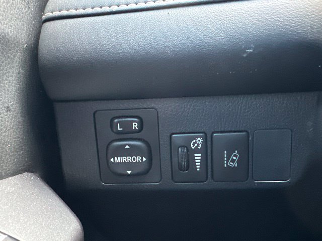 Used 2018 Toyota RAV4 XLE FWD image 40