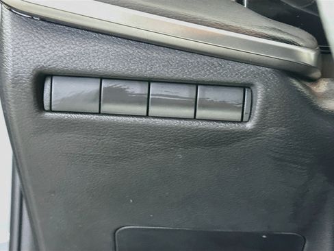 Used 2025 Nissan Kicks S AWD/4WD image 17