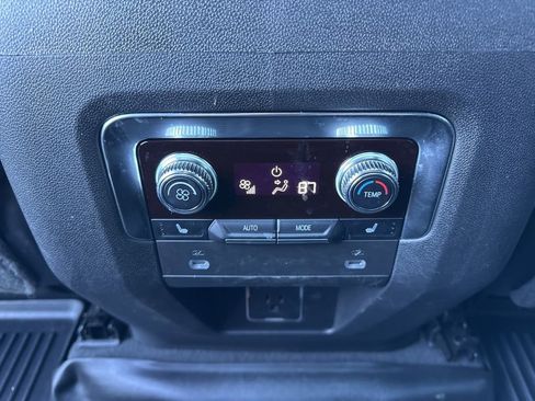 Used 2022 GMC Yukon Denali w/ Denali Premium Package image 16