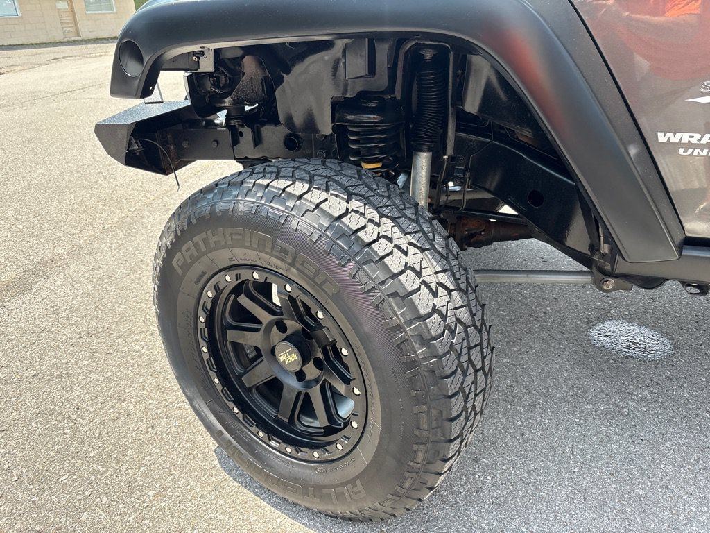 Used 2016 Jeep Wrangler Unlimited Sahara w/ Connectivity Group AWD/4WD image 9