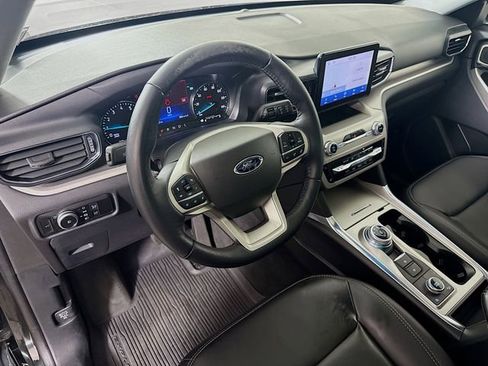 Used 2022 Ford Explorer XLT w/ Equipment Group 202A image 8