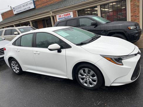Used 2021 Toyota Corolla LE image 3