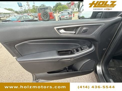 Used 2018 Ford Edge Titanium w/ Equipment Group 301A AWD/4WD image 24