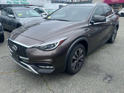 Used 2018 INFINITI QX30 Premium image 9