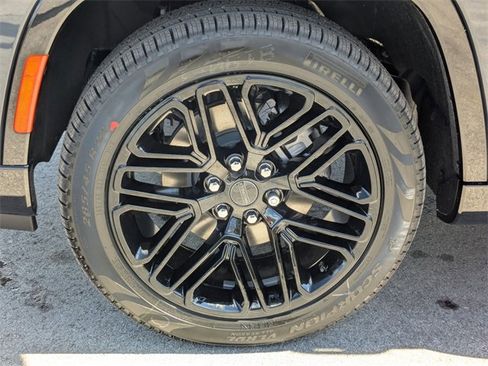 New 2025 Jeep Wagoneer L Series II w/ Premium Group I image 9