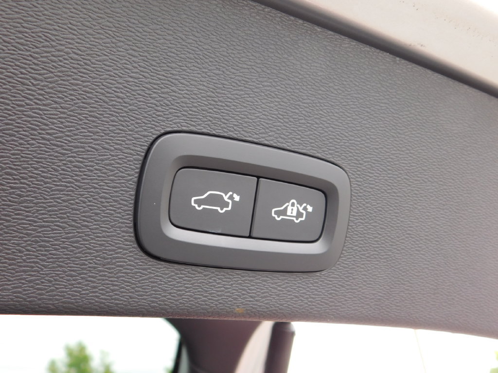 Used 2023 Volvo C40 P8 Recharge Ultimate AWD/4WD image 9