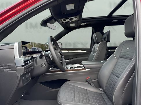 Used 2025 Cadillac Escalade ESV Sport Platinum w/ LPO, Floor Liner Package AWD/4WD image 9
