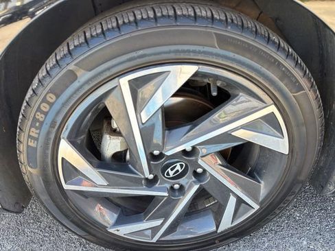 Used 2024 Hyundai Elantra Limited image 9