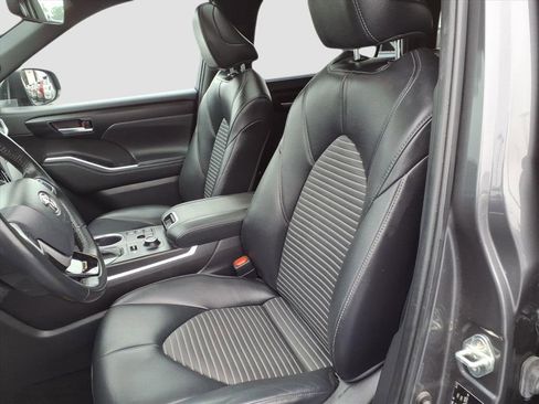 Used 2023 Toyota Highlander XSE image 17