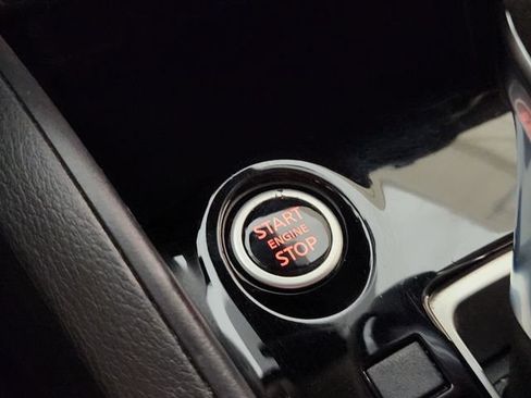 Used 2022 Nissan Versa SR w/ Convenience Package FWD image 21