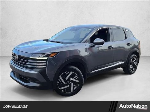 Used 2025 Nissan Kicks SV image 1