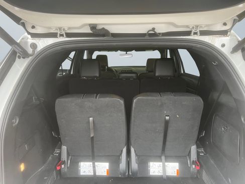 Used 2018 Ford Explorer XLT w/ Equipment Group 202A image 15