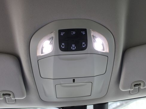 Used 2017 Chrysler Pacifica Touring-L image 18