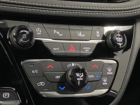 New 2026 Chrysler Pacifica Limited w/ S Appearance Package AWD/4WD image 29