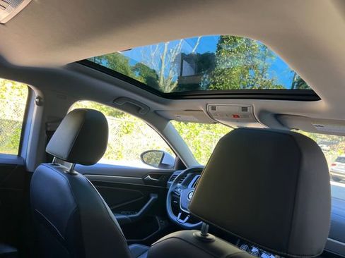 Used 2021 Volkswagen Jetta SE image 29