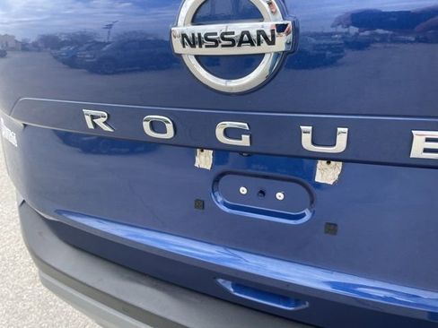 Used 2021 Nissan Rogue SV image 9