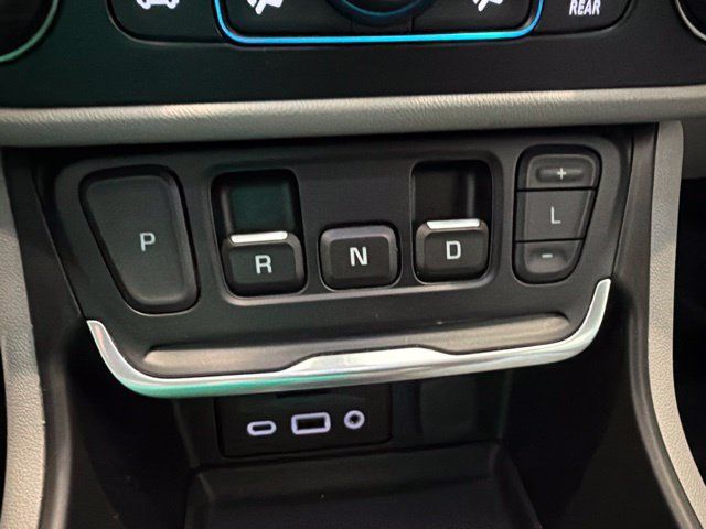 Used 2019 GMC Terrain SLT w/ Preferred Package FWD image 16