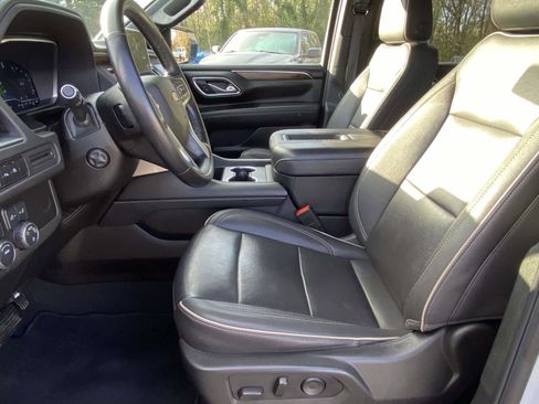 Used 2023 Chevrolet Suburban Premier image 15