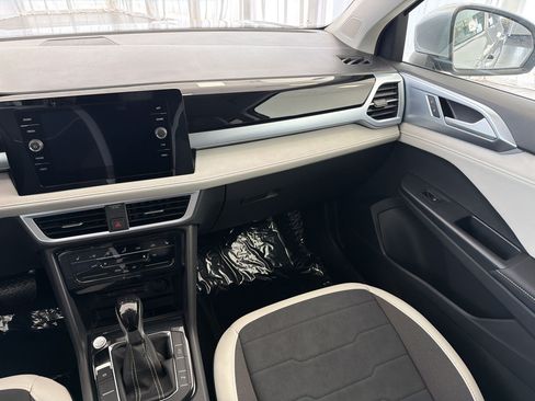 New 2026 Volkswagen Taos SE FWD image 28
