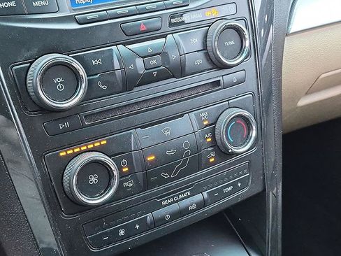 Used 2017 Ford Explorer XLT FWD image 24