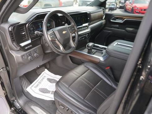 Used 2022 Chevrolet Silverado 1500 High Country w/ High Country Premium Package AWD/4WD image 8
