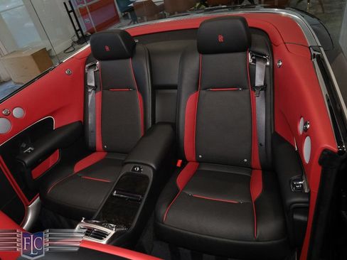 Used 2017 Rolls-Royce Dawn RWD image 21