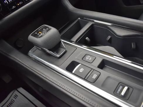 Used 2024 Nissan Pathfinder SV image 36