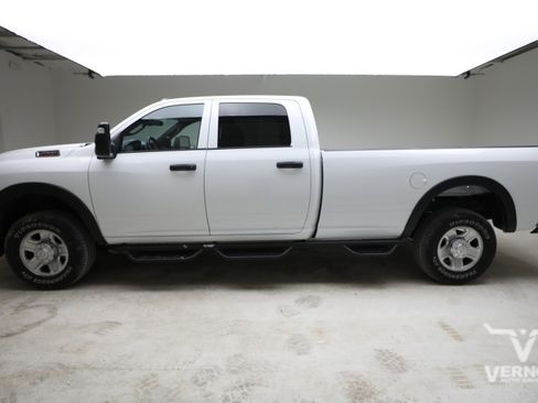 Used 2024 RAM 2500 Tradesman w/ Chrome Appearance Group AWD/4WD image 2