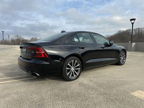 Used 2021 Volvo S60 T5 Momentum image 7