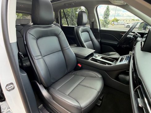 New 2026 Lincoln Aviator AWD image 12
