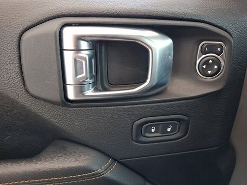 Used 2023 Jeep Gladiator Overland AWD/4WD image 12