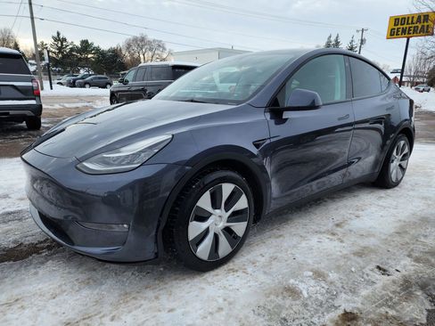 Used 2023 Tesla Model Y Long Range image 4