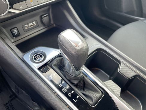 Used 2025 Nissan Sentra SV image 41