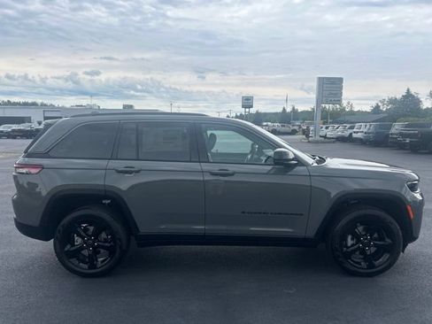New 2027 Jeep Grand Cherokee Limited w/ Limited Altitude Package AWD/4WD image 6